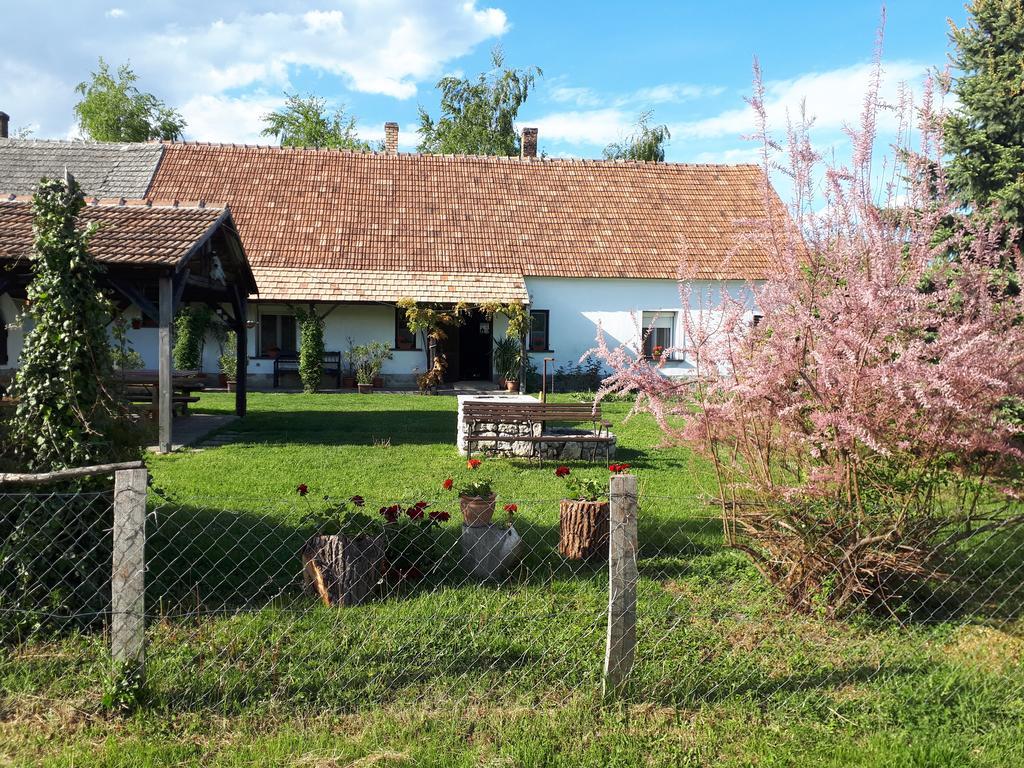 Vendektanya Vendeghaz Hotel Tapolca Exterior photo